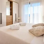 Private Parking And Pool - Mediterranean Horizon Ml Lejlighed