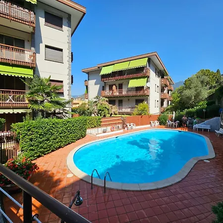 Private Parking And Pool - Mediterranean Horizon Ml 라팔로