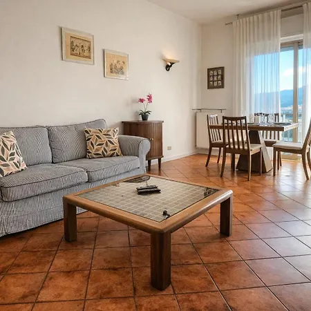 Private Parking And Pool - Mediterranean Horizon Ml 라팔로
